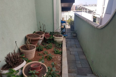 Sobrado à venda com 4 quartos, sendo 1 suíte,  em Parque dos Príncipes, São Paulo, SP