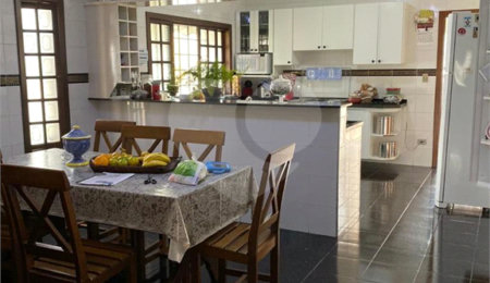 Casa à venda com 4 quartos, sendo 1 suíte, no Centro, Bom Jesus dos Perdões, SP