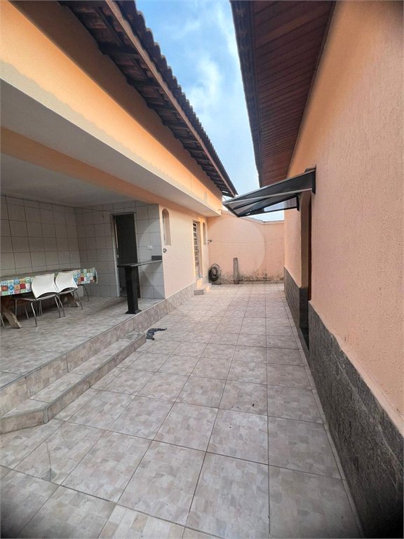 Sobrado à venda ou para alugar com 3 quartos, sendo 2 suítes,  em Arujázinho Iv, Arujá, SP