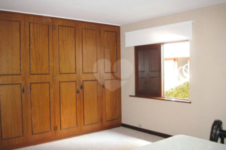Casa à venda com 4 quartos, sendo 2 suítes,  em Jardim Leonor, São Paulo, SP