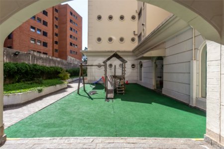 Apartamento à venda com 3 quartos, sendo 1 suíte, em Santo Amaro, São Paulo, SP