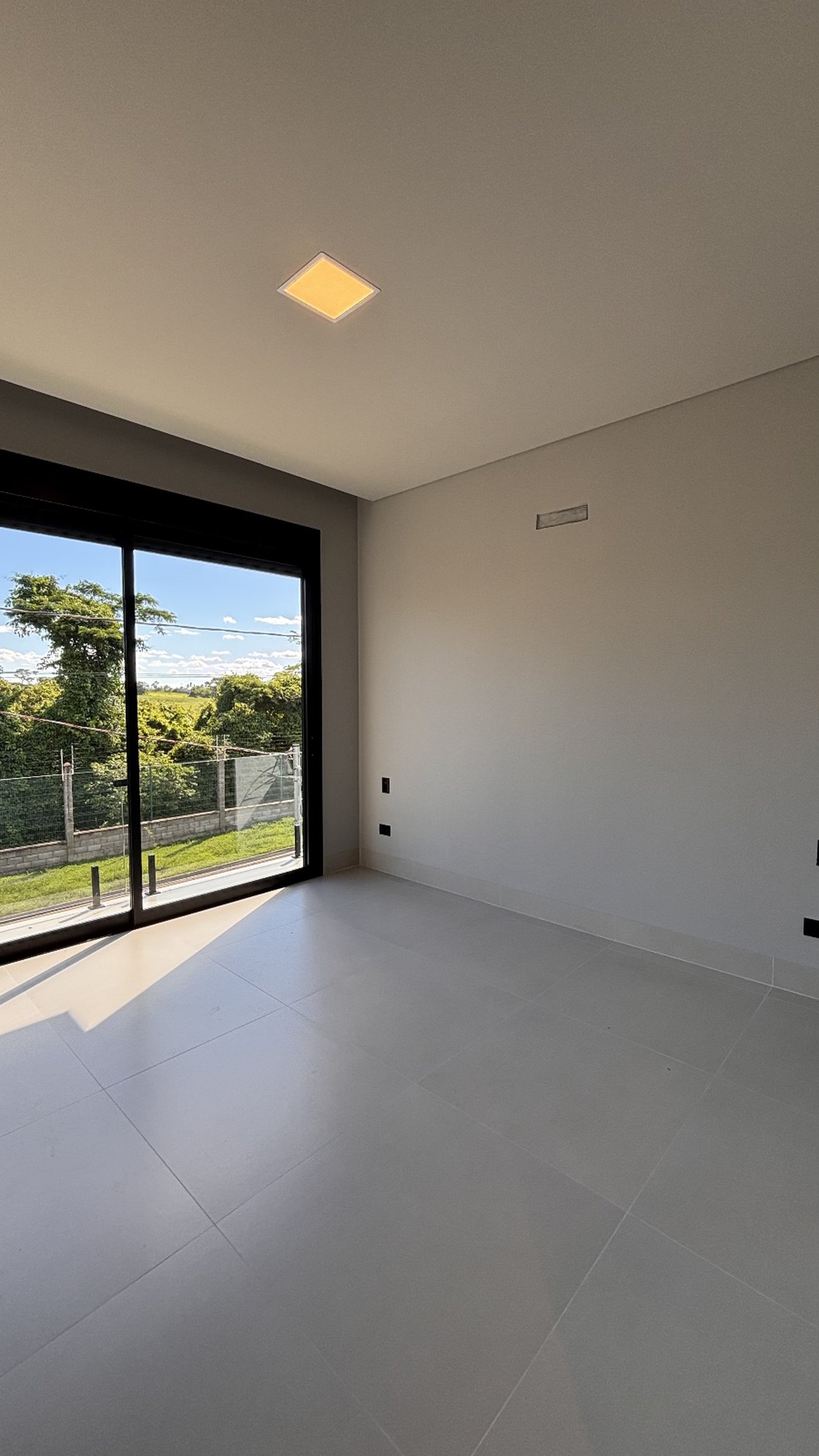Casa à venda com 4 quartos, sendo 2 suítes, no condomínio Residencial Damha Belvedere, Presidente Prudente - SP