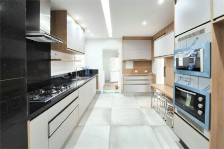 Cobertura sofisticada no Jardim do Mar, em São Bernardo do Campo, com 4 dormitórios, closet, hidromassagem, varanda, 5 vagas de garagem e lazer completo. Ideal para quem busca conforto e exclusividade.