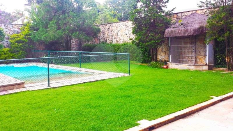 Sobrado à venda com 4 quartos, sendo 2 suítes, em Alto da Boa Vista, São Paulo, SP