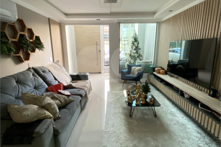 Casa à venda com 4 quartos, sendo 2 suítes, no condomínio Golden Village, Rio de Janeiro - RJ