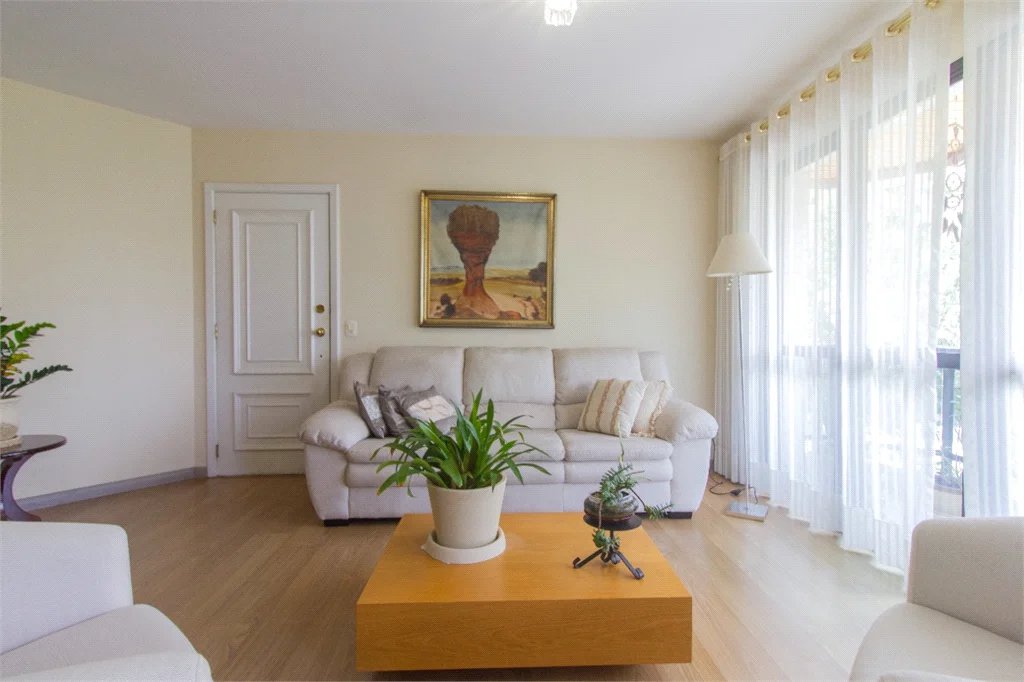 Apartamento à venda com 3 quartos, sendo 2 suítes,  em Vila Andrade, São Paulo, SP