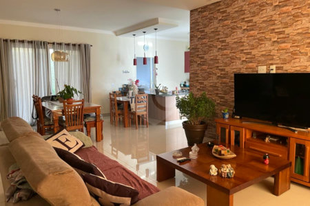 Casa à venda com 3 quartos, sendo 1 suíte, no condomínio Vila Hipica Ii, Vinhedo - SP