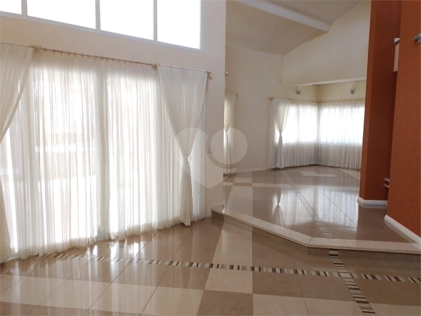 Casa à venda com 4 quartos, sendo 2 suítes,  em Vila Santista, Atibaia, SP