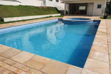 Casa à venda com 5 quartos, sendo 4 suítes, no condomínio Sol Vinhedo, Vinhedo - SP