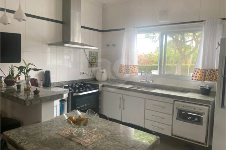 Casa à venda com 5 quartos, sendo 3 suítes, no condomínio Zuleika Jabour, Salto - SP