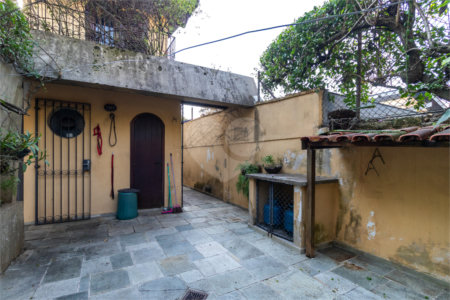 Casa à venda com 4 quartos, sendo 1 suíte, em Campo Belo, São Paulo, SP