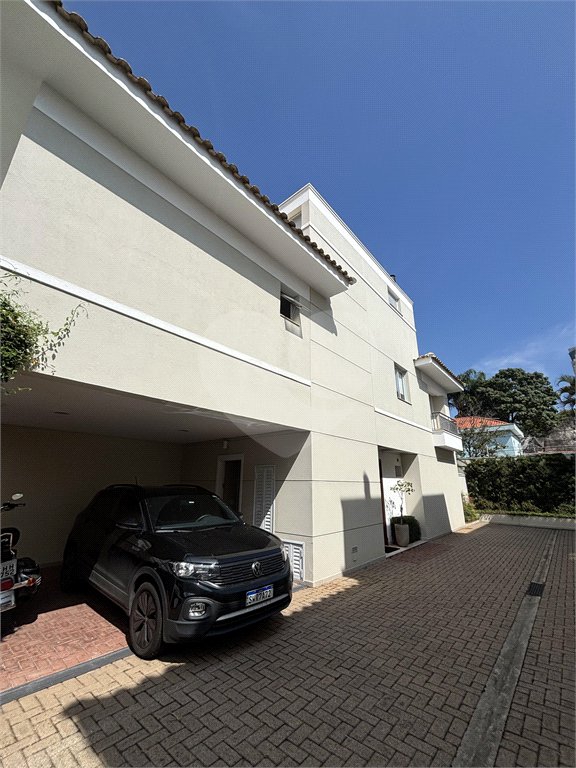 Casa à venda com 4 quartos, sendo 3 suítes, no condomínio Vila Carmel, São Paulo - SP