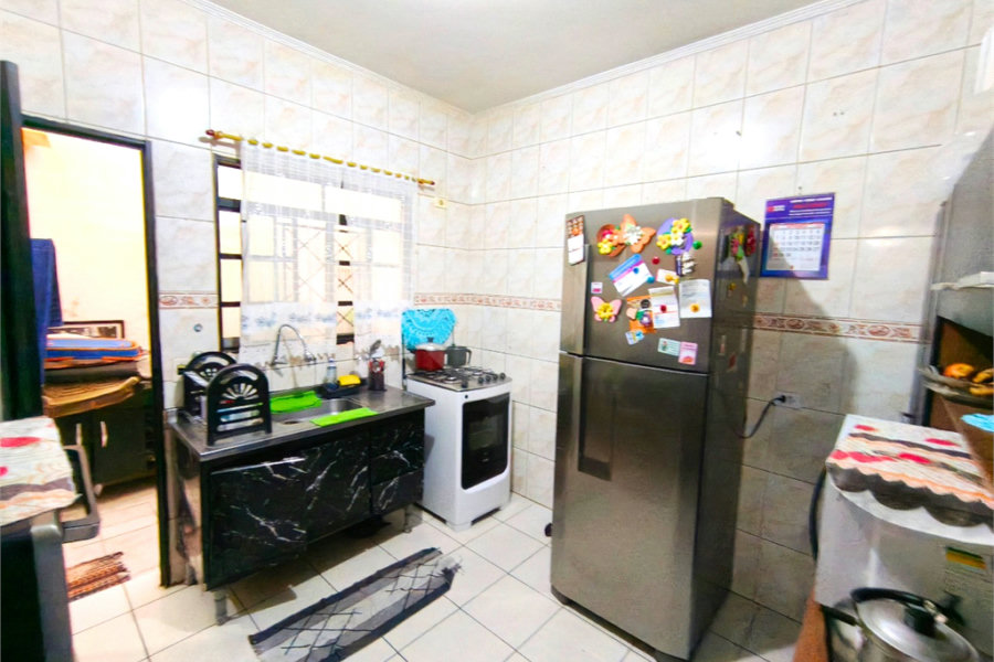 Casa à venda com 3 quartos, sendo 1 suíte, no condomínio Res Crisciúma, São Paulo - SP