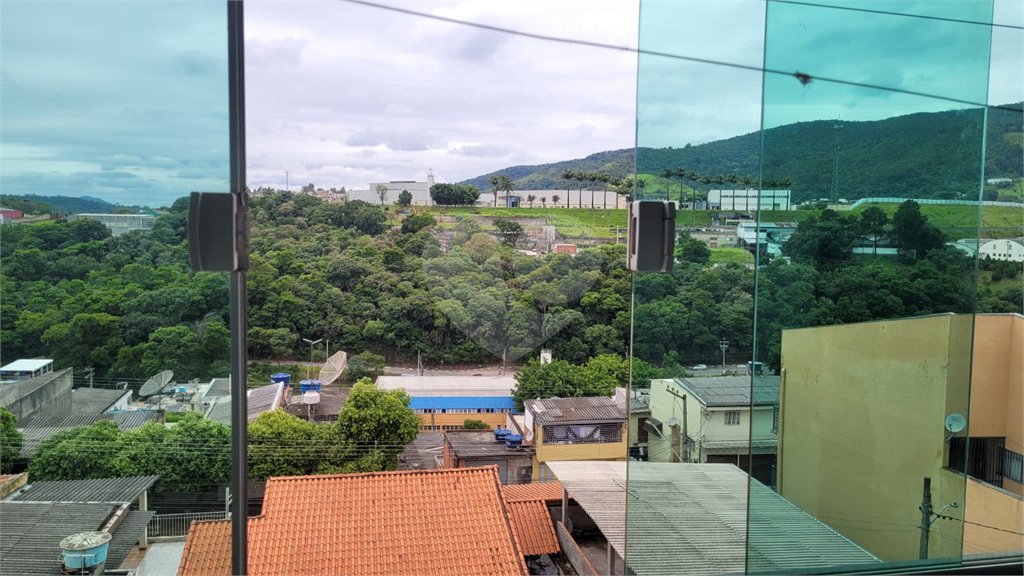 Casa à venda com 6 quartos, sendo 2 suítes, em Laranjeiras, Caieiras, SP