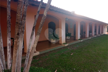 Casa à venda com 5 quartos, sendo 1 suíte, no condomínio Village da Serra, Araçoiaba da Serra - SP