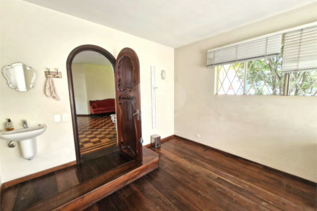 Casa Térrea à venda com 5 quartos em Jardim Petrópolis, São Paulo, SP