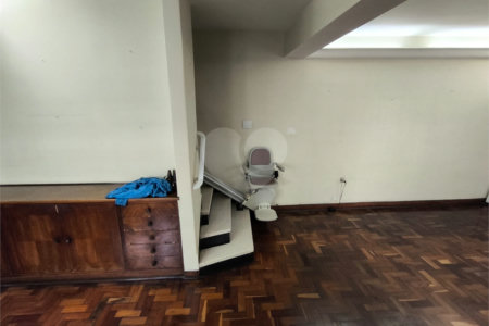 Sobrado à venda com 5 quartos, sendo 1 suíte, em Jardim Trussardi, São Paulo, SP