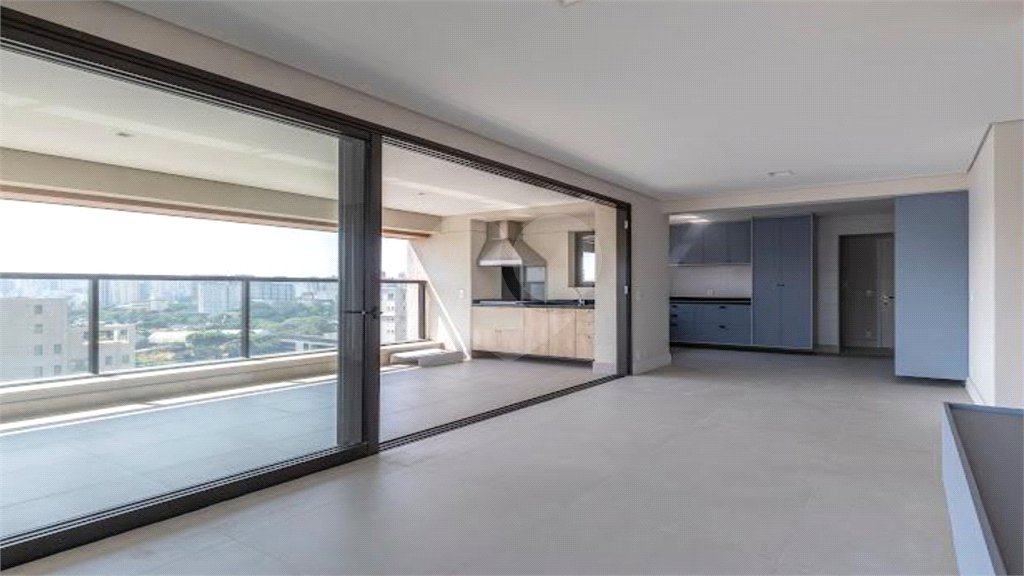 Apartamento à venda com 3 suítes em Moema, São Paulo, SP