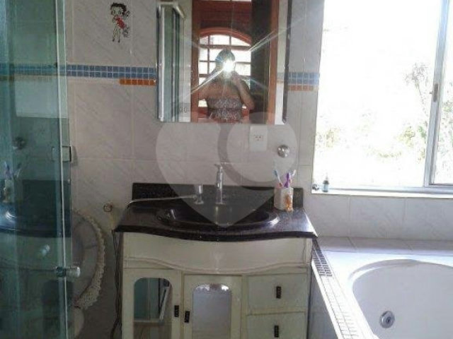 Sobrado à venda com 3 quartos, sendo 2 suítes,  em Guaianazes, São Paulo, SP
