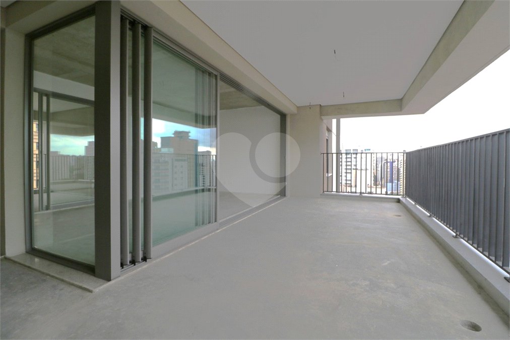 Apartamento à venda com 3 suítes em Moema, São Paulo, SP