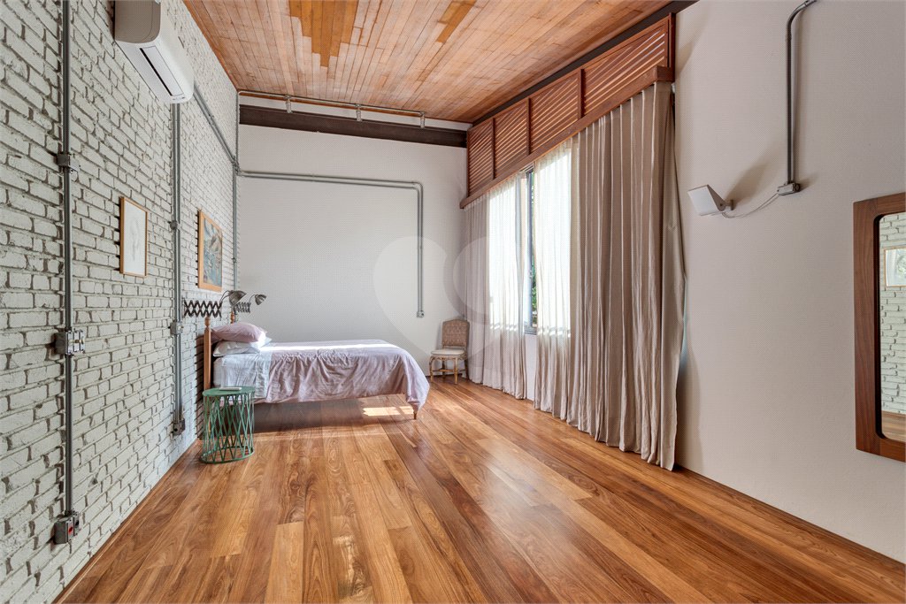 Sobrado à venda com 5 quartos, sendo 4 suítes, em Alto da Boa Vista, São Paulo, SP