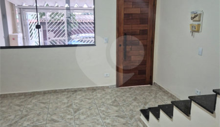 Casa à venda com 2 quartos, sendo 1 suíte,  em Vila Maricy, Guarulhos, SP