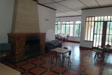 Chácara à venda com 5 quartos, sendo 1 suíte, no Centro (mailasqui), São Roque, SP