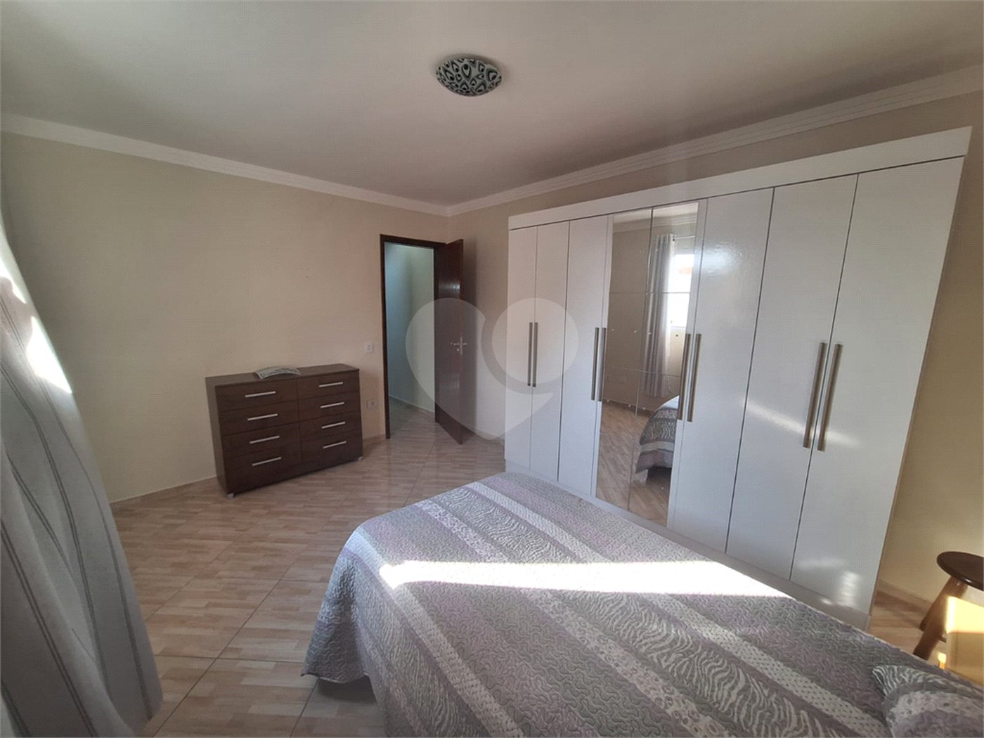 Sobrado à venda com 4 quartos, sendo 1 suíte,  em Vila São Geraldo, São Paulo, SP