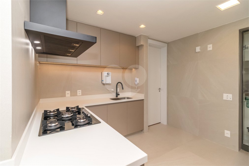 Apartamento à venda com 3 suítes em Campo Belo, São Paulo, SP