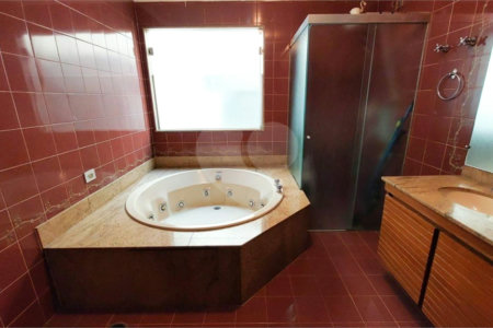 Casa à venda com 6 quartos, sendo 3 suítes, em Jardim Brasil (zona Sul), São Paulo, SP