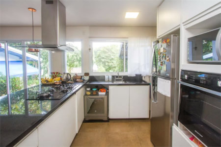 Casa à venda com 4 quartos, sendo 2 suítes, em Chácara Flora, São Paulo, SP