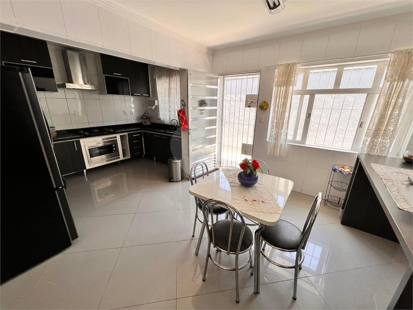 Casa à venda com 3 quartos, sendo 1 suíte, em Jardim Oriental, São Paulo, SP