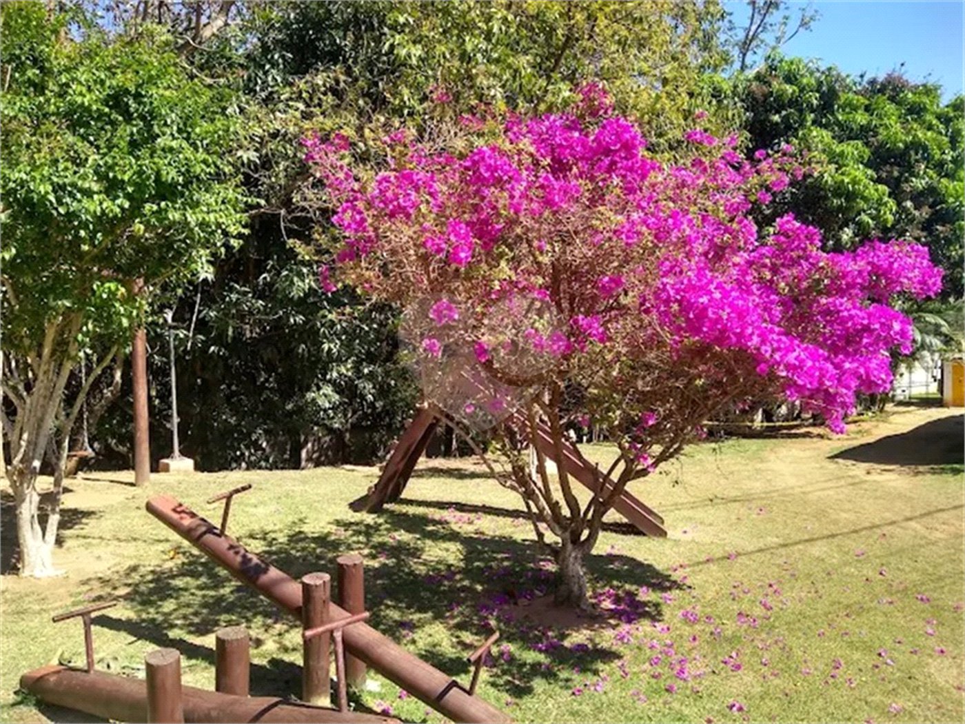 Terreno à venda com 1 suíte no condomínio Picollo Villaggio, Louveira - SP