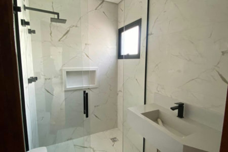 Casa à venda com 3 quartos, sendo 1 suíte, no condomínio Jardim Flamboyant, Hortolândia - SP