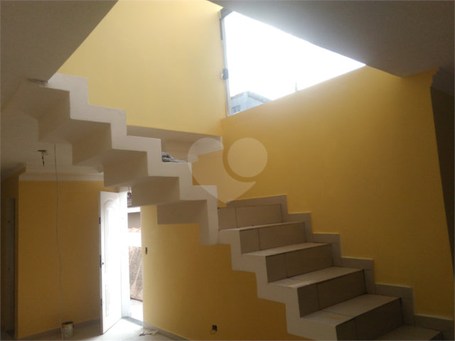 Casa à venda com 3 quartos, sendo 1 suíte,  no condomínio Nair Ramos Shuring, São Paulo - SP