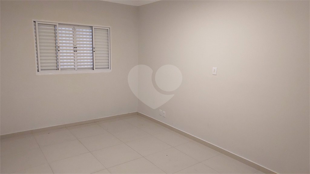 Sobrado à venda com 4 quartos, sendo 3 suítes, em Tremembé, São Paulo, SP