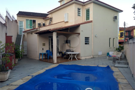 Casa à venda com 3 quartos, sendo 1 suíte,  no condomínio Conselheiro Ferraz, Rio de Janeiro - RJ