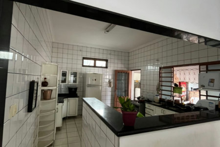 Casa à venda com 3 quartos, sendo 1 suíte,  em Jardim Primaveril, Três Lagoas, MS