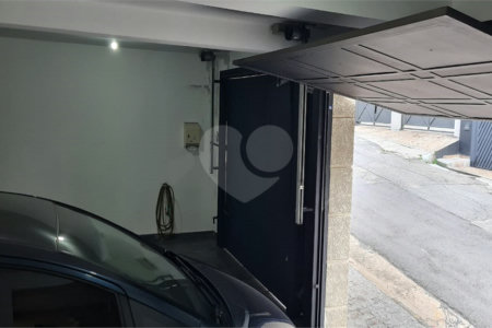 Sobrado à venda com 4 quartos, sendo 2 suítes, em Vila Paulicéia, São Paulo, SP