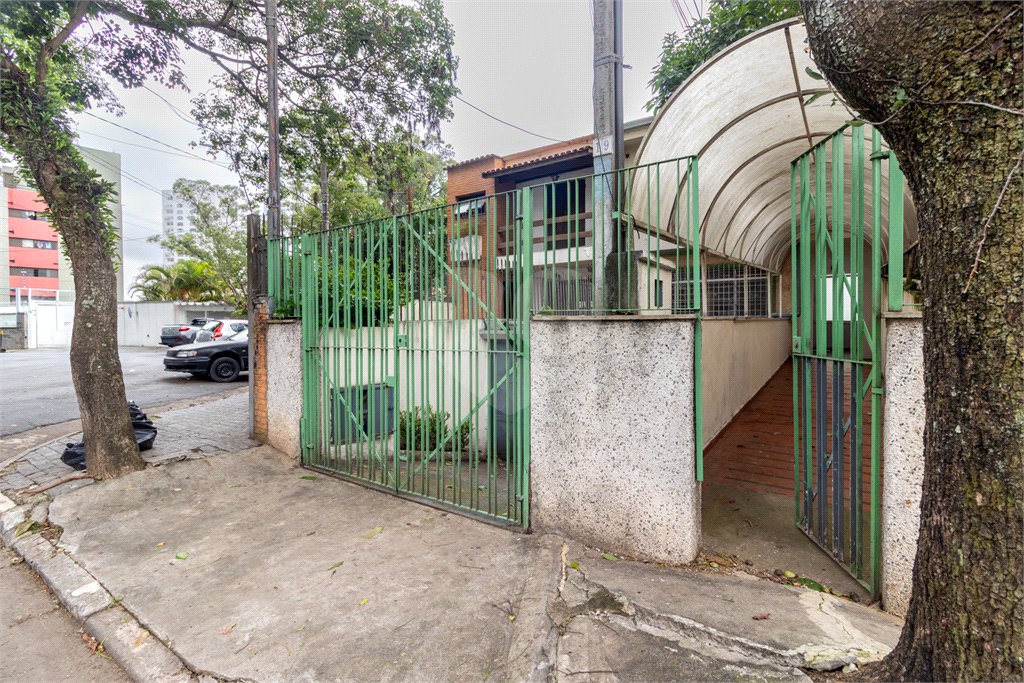 Sobrado à venda com 3 quartos, sendo 1 suíte,  em Real Parque, São Paulo, SP