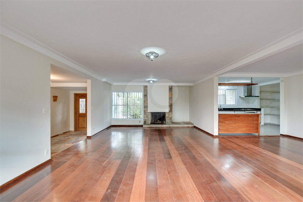 Casa de Vila à venda ou para alugar com 3 suítes em Alto da Boa Vista, São Paulo, SP