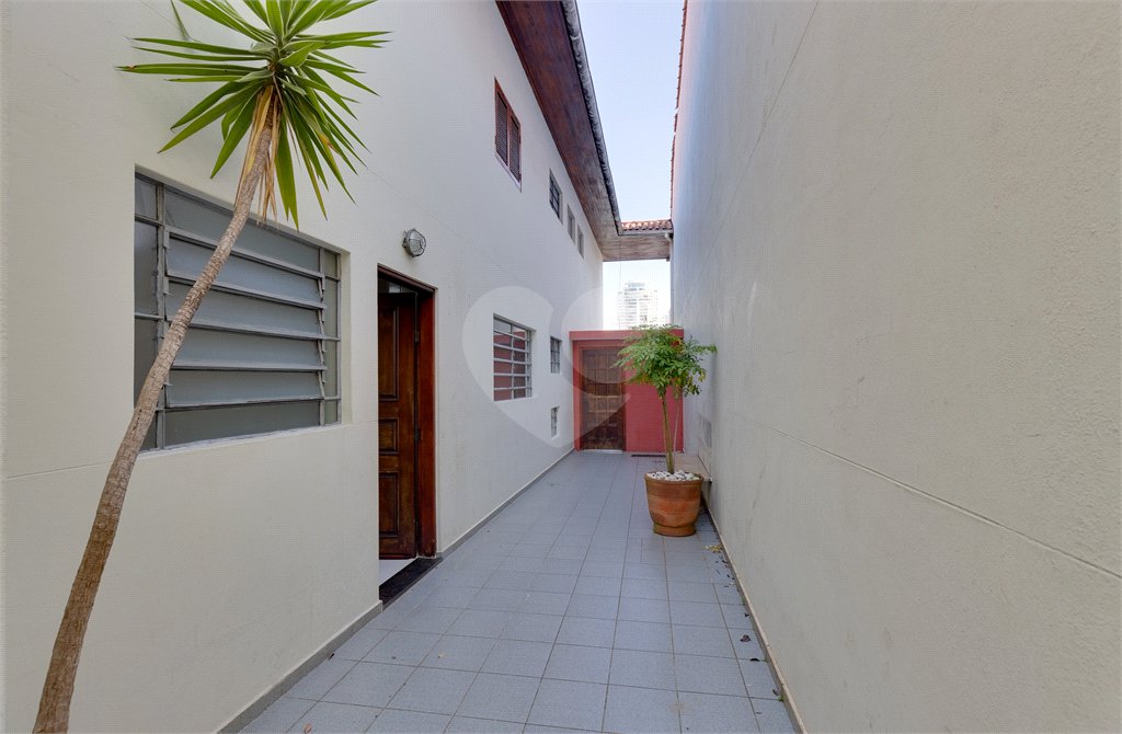 Sobrado à venda com 4 quartos, sendo 1 suíte, em Jardim Prudência, São Paulo, SP