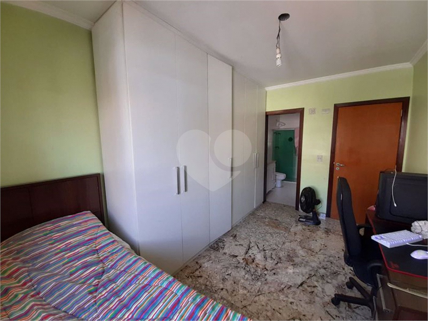 Sobrado à venda com 3 suítes em Vila Romero, São Paulo, SP