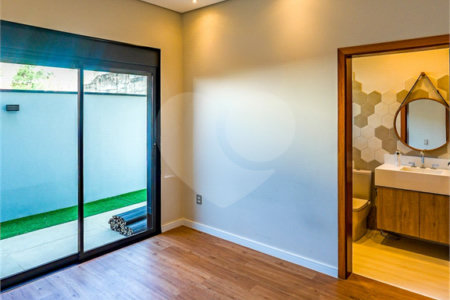 Casa à venda com 3 quartos, sendo 2 suítes, no condomínio Residencial Mont'alcino, Valinhos - SP