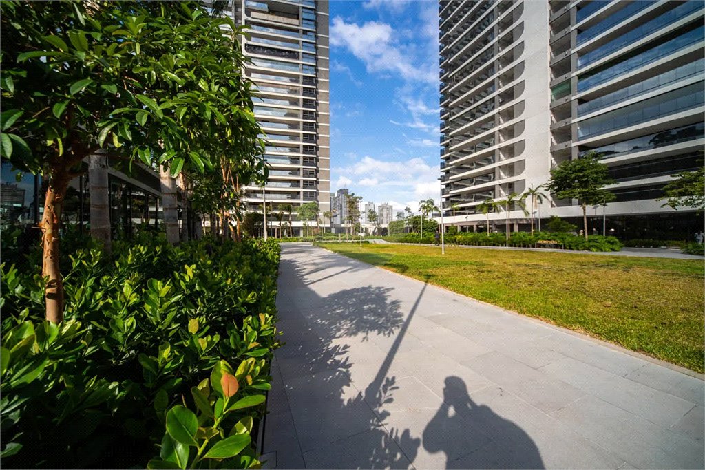 Apartamento à venda com 3 suítes em Jardim Morumbi, São Paulo, SP