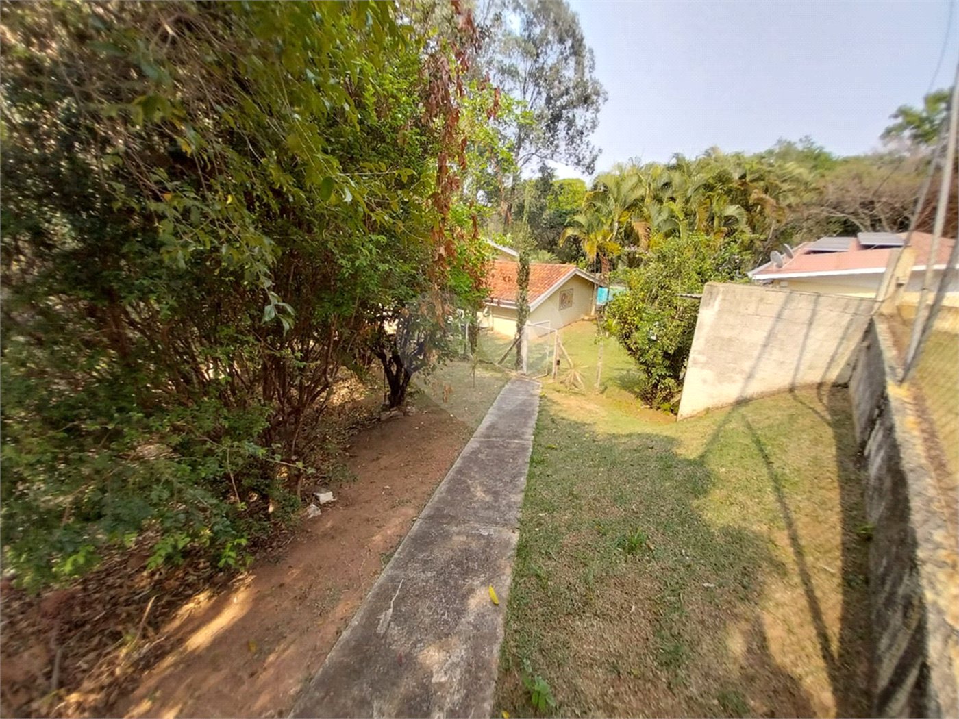 Chácara à venda ou para alugar com 3 quartos, sendo 1 suíte, em Chácaras Polozzi, Louveira, SP