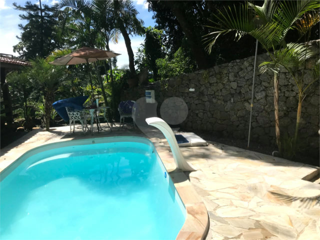 Casa à venda com 3 quartos, sendo 1 suíte,  no condomínio Associação Reserva das Hortênsias, Mairiporã - SP