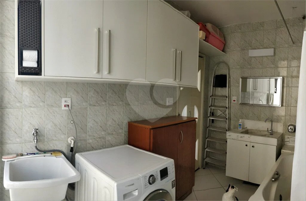 Apartamento e Sala Comercial no centro de São Paulo.