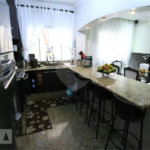 Sobrado à venda com 6 quartos, sendo 5 suítes, em Vila Paranaguá, São Paulo, SP