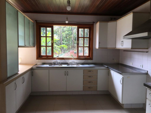 Casa à venda com 5 quartos, sendo 4 suítes,  no condomínio Cantareira, Mairiporã - SP